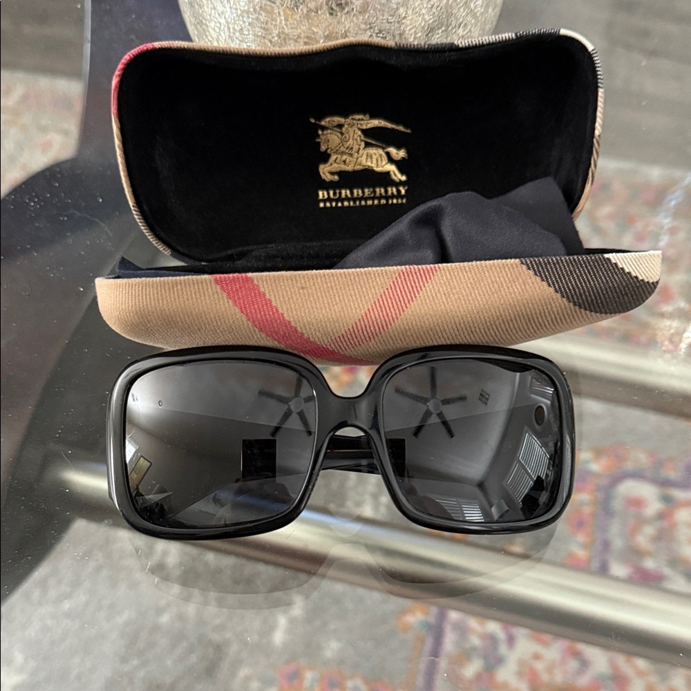 Burberry Black Designer Sunglasses - Picture 5 of 5